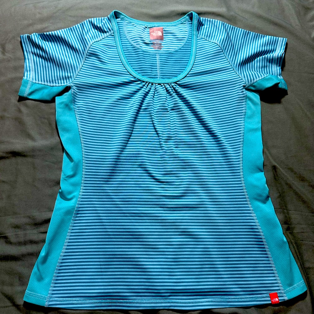 EUC The North Face women’s top size medium, dry wick material. Teal stripes.